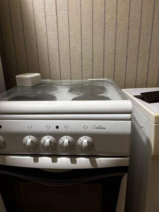 Продам электроплиту 4-х конфорочную фирмы De Luxe Evoluton