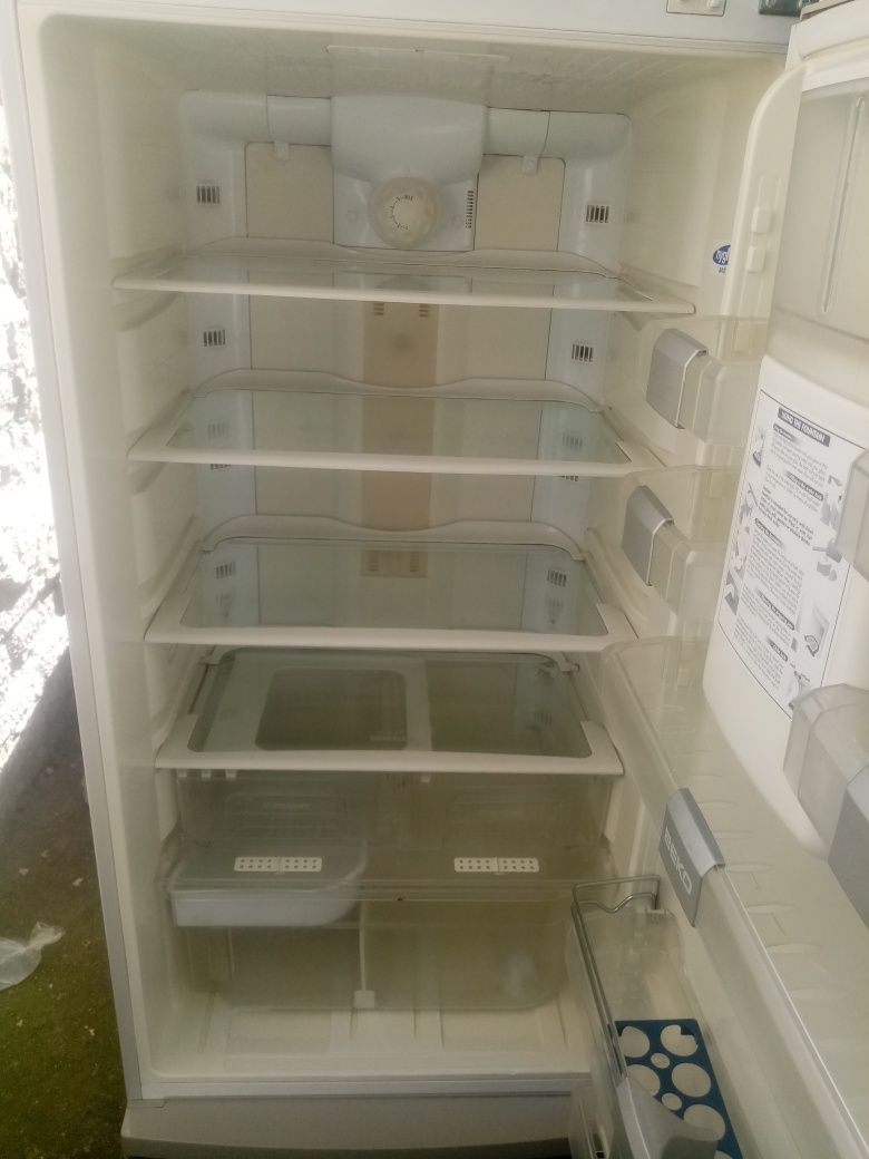 Vând combina frigorifica frigider BEKO