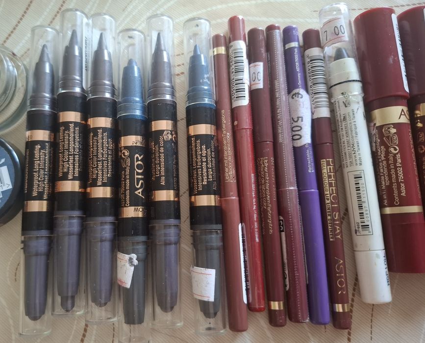 Lot 30 rujuri Astor + cadou