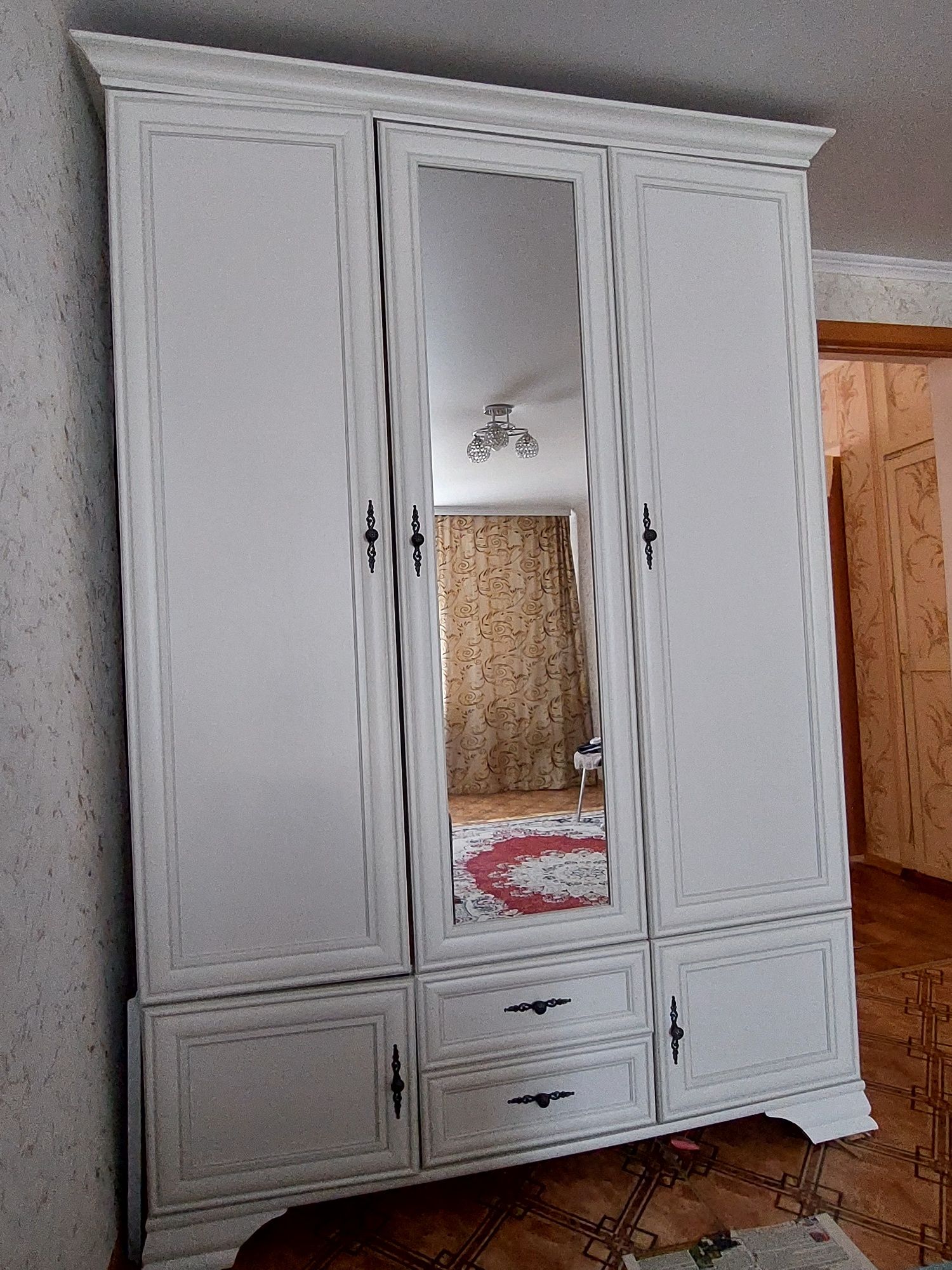 Продается шкаф в отличном состоянии