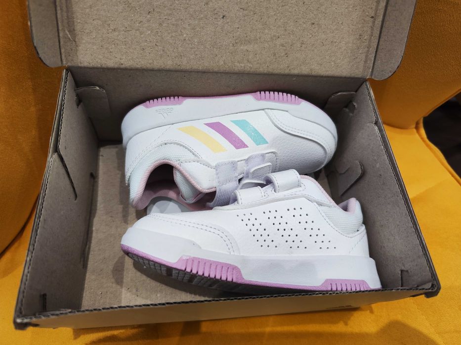 Детски маратонки adidas, номер 25, НОВИ, за момиче