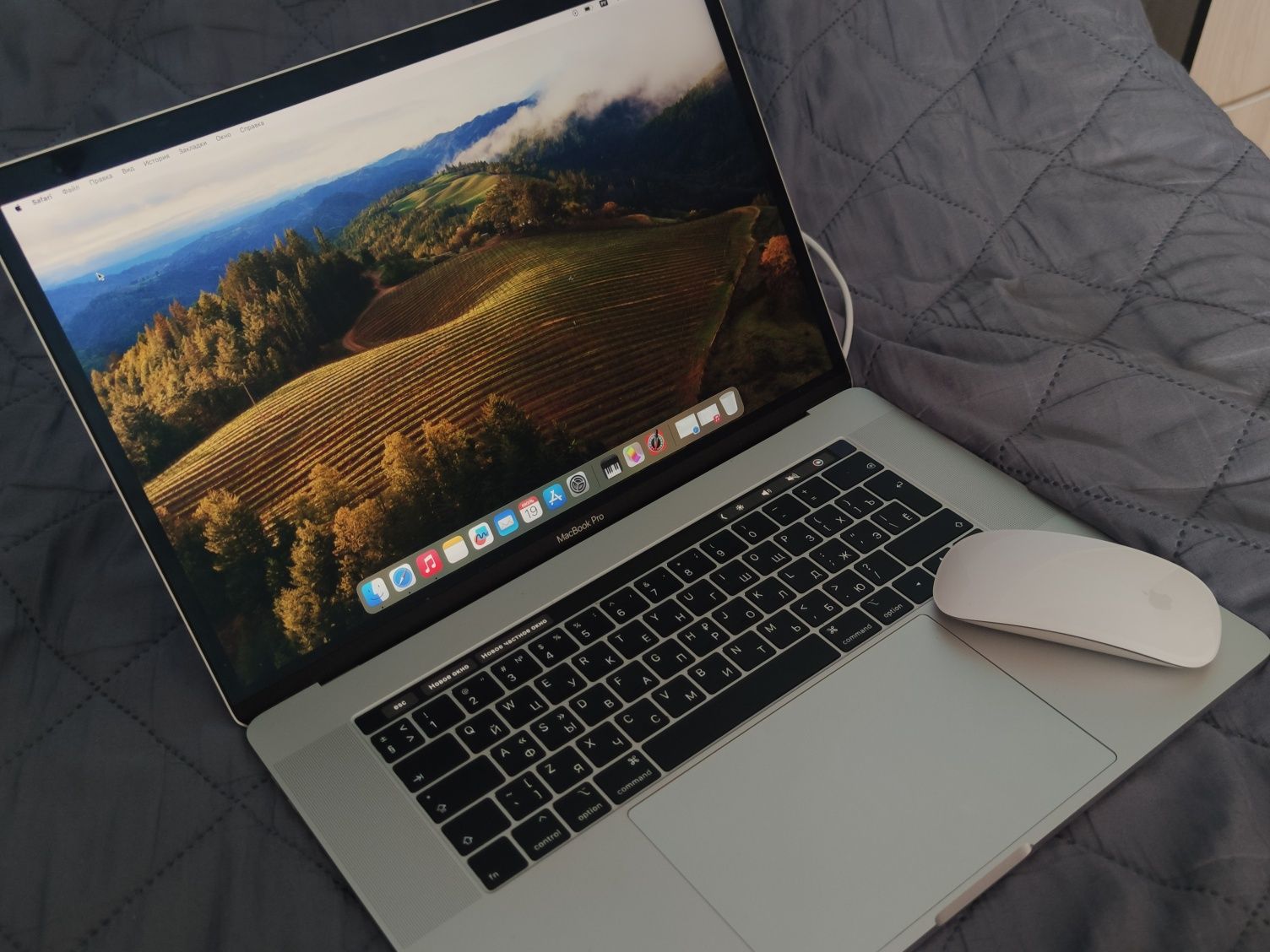 Продаю MacBook Pro 15'' 2018 года + Magic Mouse 2 + Magsafe адаптер