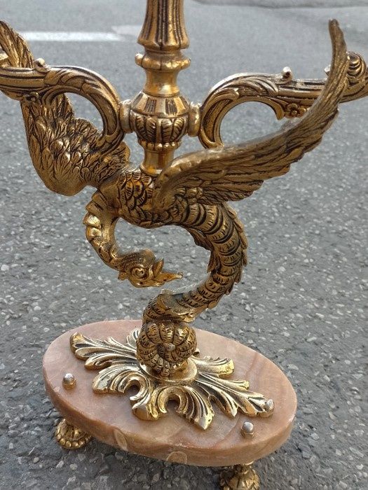 Superb set de 2 sfeșnice din bronz decorate cu dragoni și baza din mar