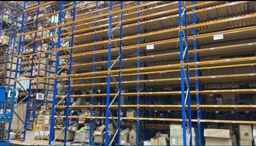 Stoc de rafturi profesionale