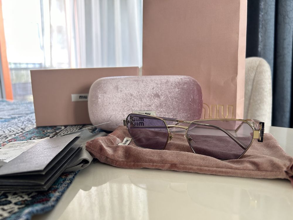 Дамски слънчеви очила MIU MIU