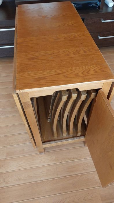 Set MASĂ extensibilă(6 persoane) cu  SCAUNE din lemn