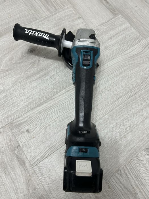 Makita DGA 513 flex cu variator de turatie