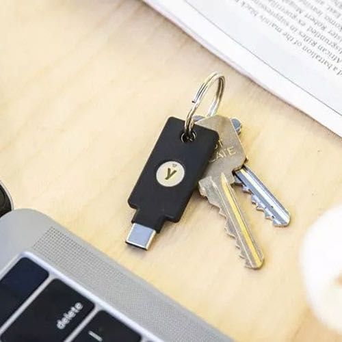 Аппаратный ключ YubiKey 5C NFC (магазин аппаратных кошельков)
