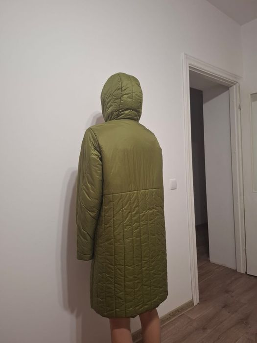 Продам куртку, зелёного цвета. В отличном состоянии.