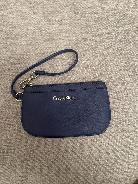 Маленький клатч от Calvin Klein