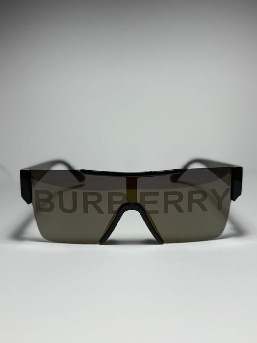 Ochelari de soare Burberry unisex – stil futurist
