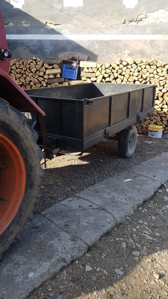 Vand remorca pentru tractor