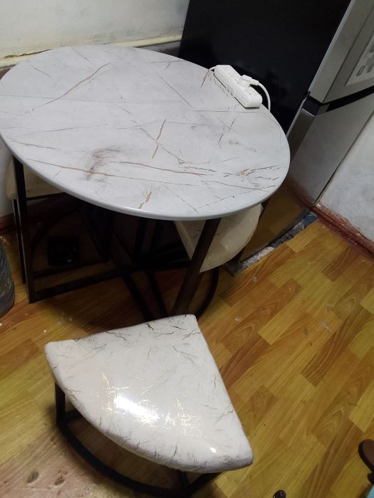 Стол стулья мебельнвй. Каляск.Кормление. Кровать всё за