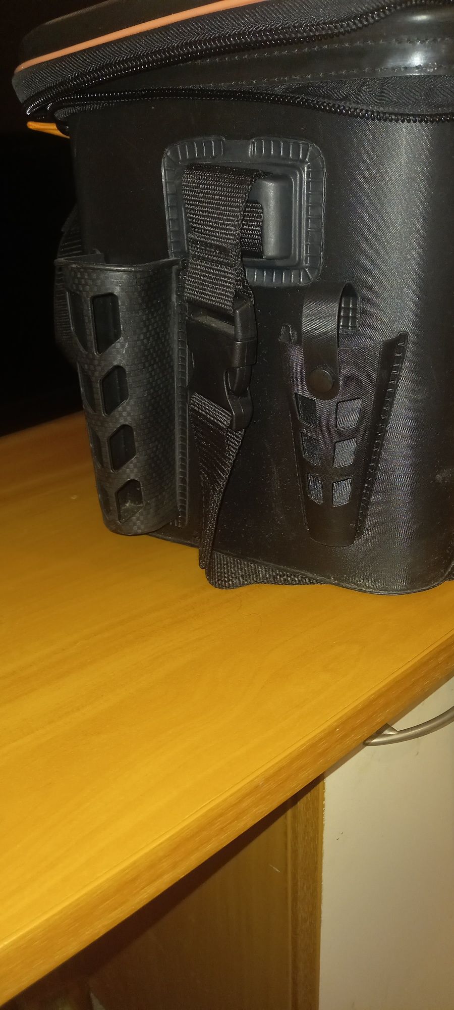 Продавам риболовна чанта SAVAGE GEAR 25L.