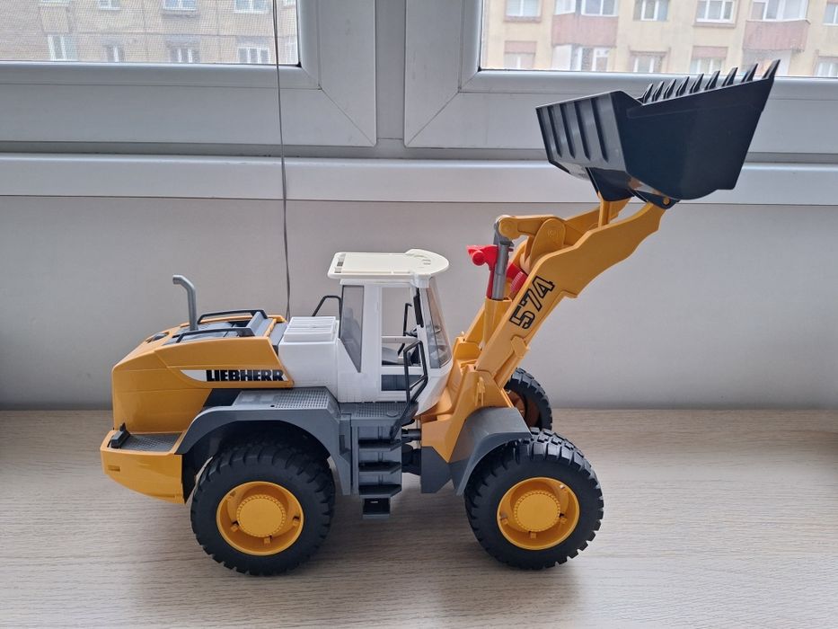 Bruder masinute incarcator si basculanta