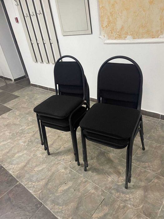 Офисные стулья в хорошем состоянии