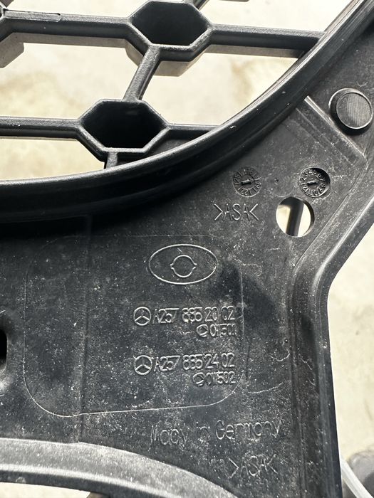 Оргинална cls AMG предна решетка c257
