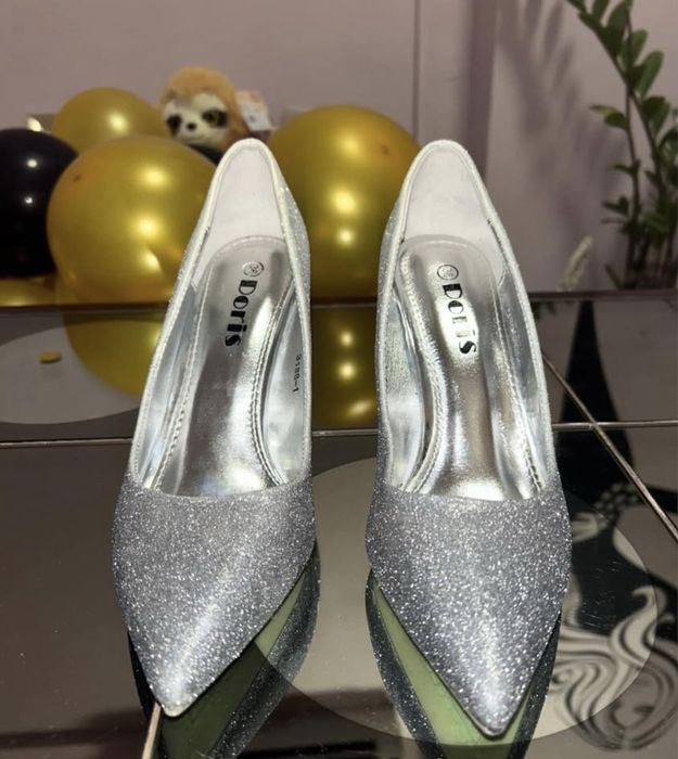 Сребристи обувки на ток размер 36