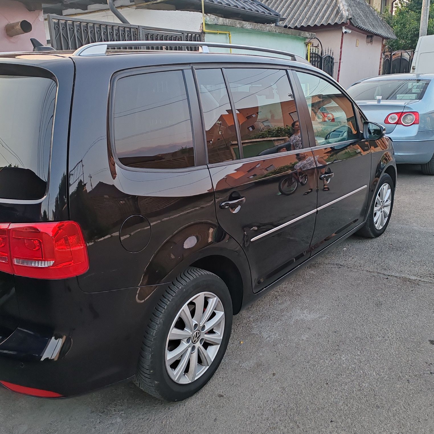 Vând Volkswagen Turan