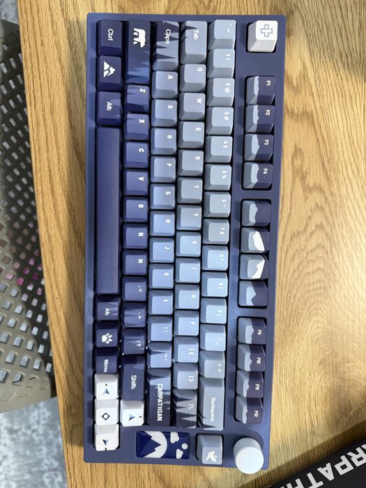 Mouse Tastatura si Mousepad QWERTYKEY Carpathian