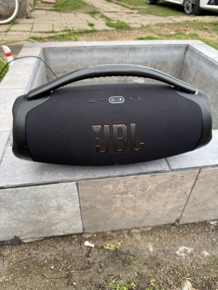 Jbl boombox 3 .,