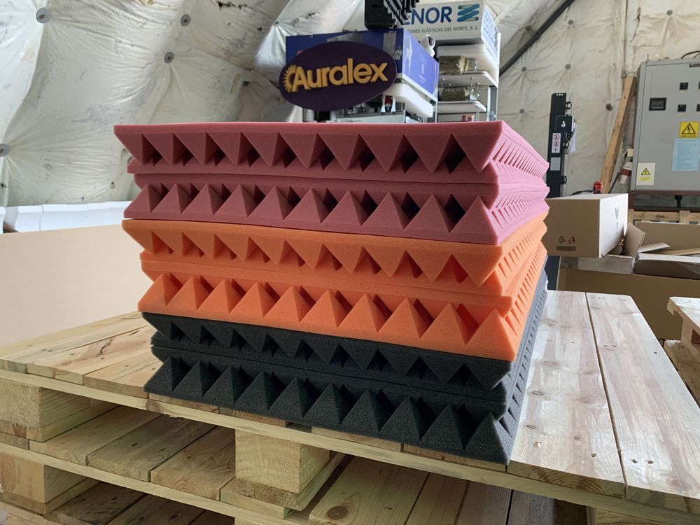 Burete de studio piramidal colorat (portocaliu, rosu sau negru)