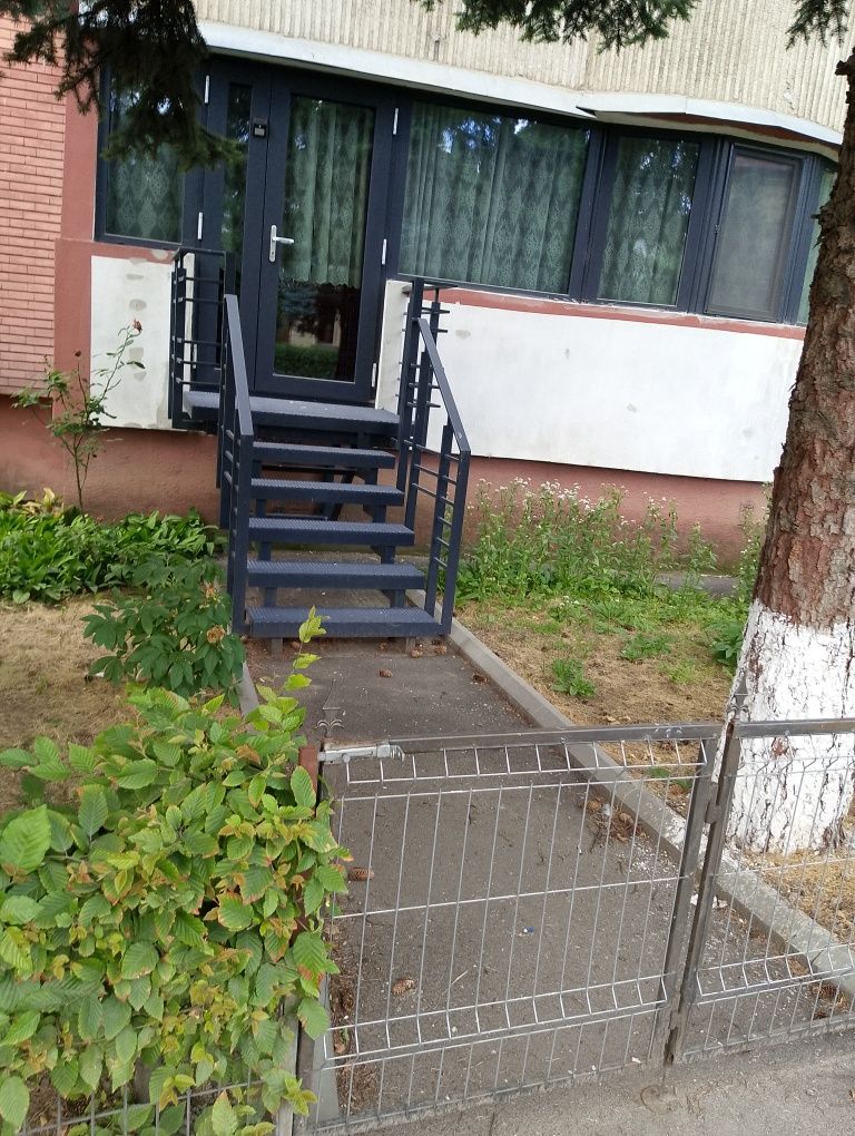 Închiriez apartament