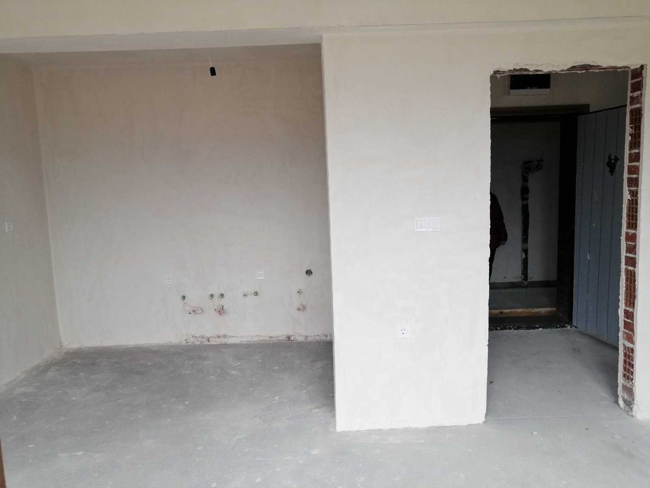 Продава се Двустаен апартамент в Пловдив, Остромила - 69 кв.м за 1218 €/кв.м - Снимка #4