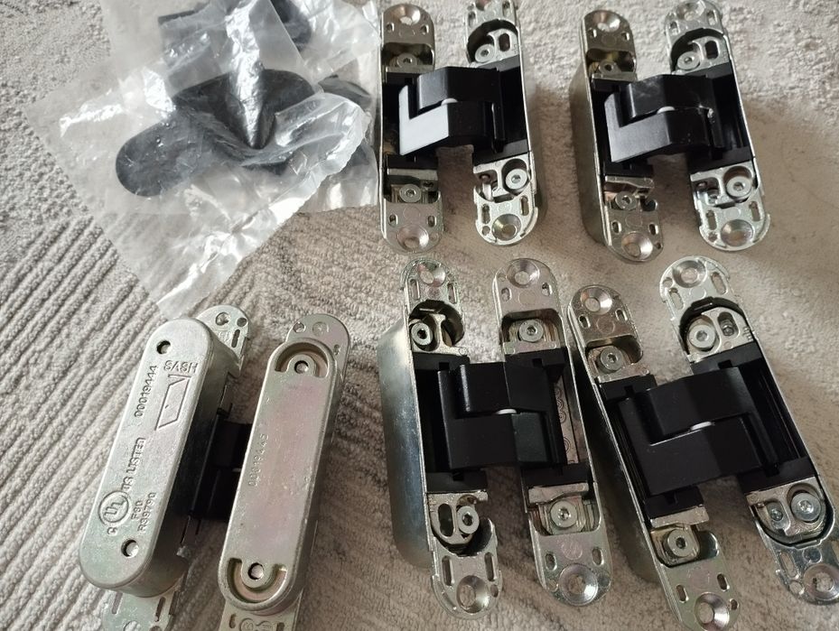 Скрытая дверная петля (3D петля) производство Италия