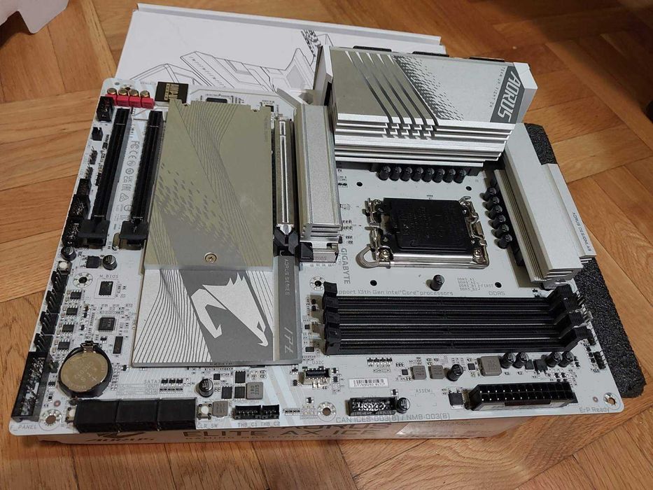 Intel Core i7 14700 + Gigabyte Z790 AORUS Elite AX ICE DDR5 Wi-Fi