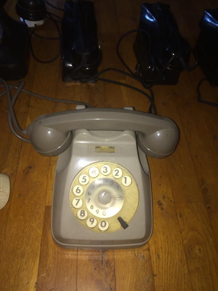 Telefon din ebonita vechi