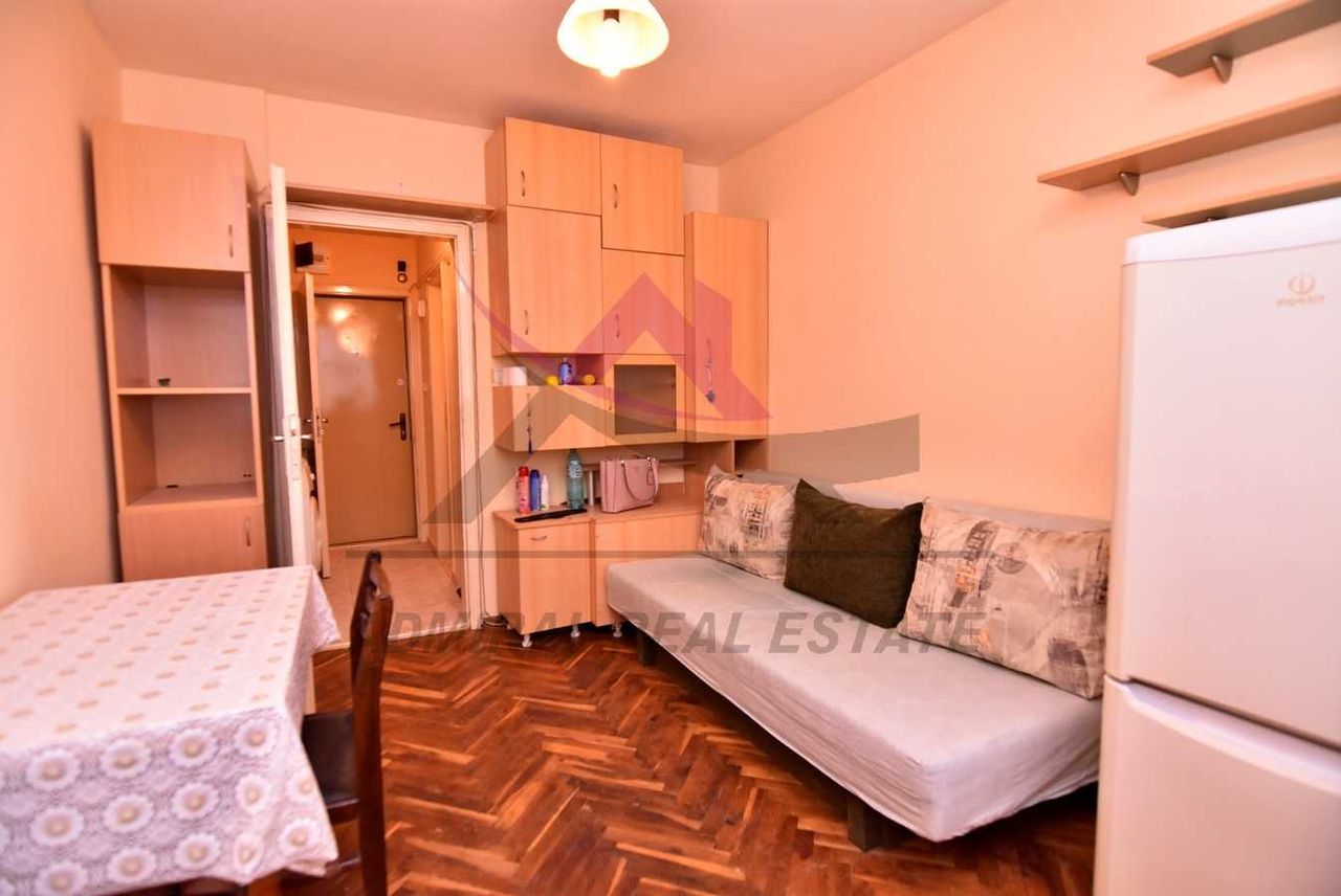 Дава се под наем Едностаен апартамент в Варна, Левски - 35 кв.м за 225 € - Снимка #1