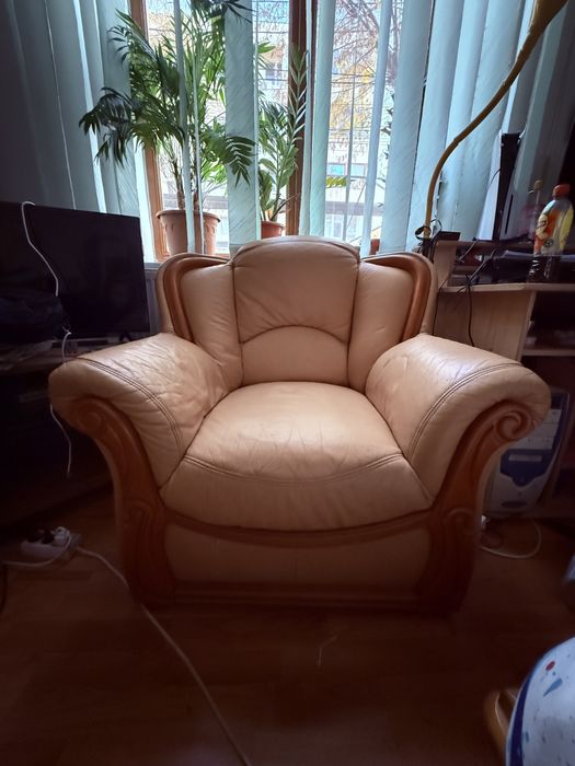 Vand canapea extensibila si doua fotolii din piele naturala