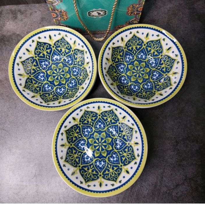 Новый Набор керамических тарелок (12шт)