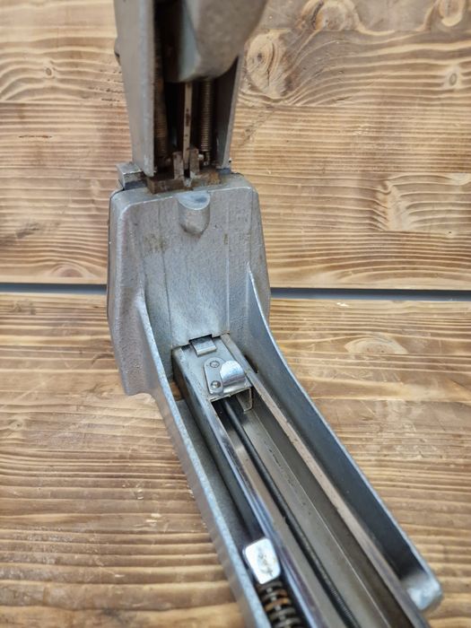 Capsator Rosetto pentru capsare oarba, ratioform, cutii carton