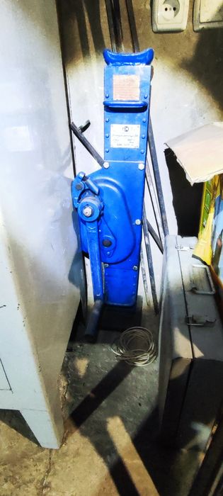 Продаю домкрат TOR  реечный