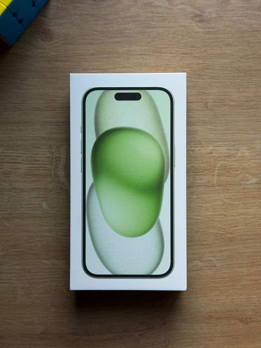 Cutie iPhone 15 verde