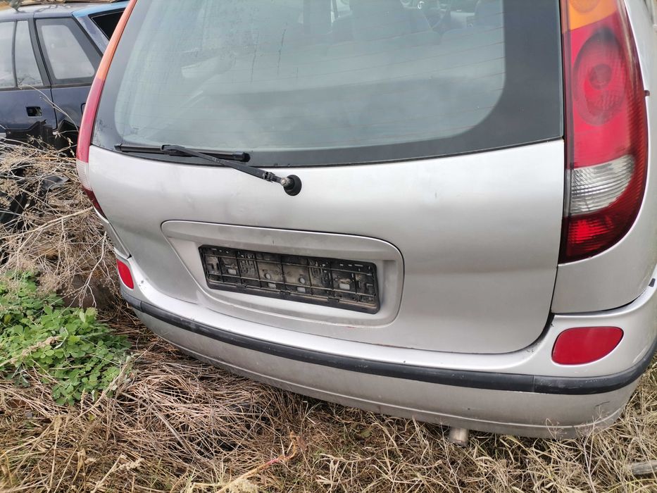 Продавам Nissan Almera Tino 2.2dci /136 к. с. на части.