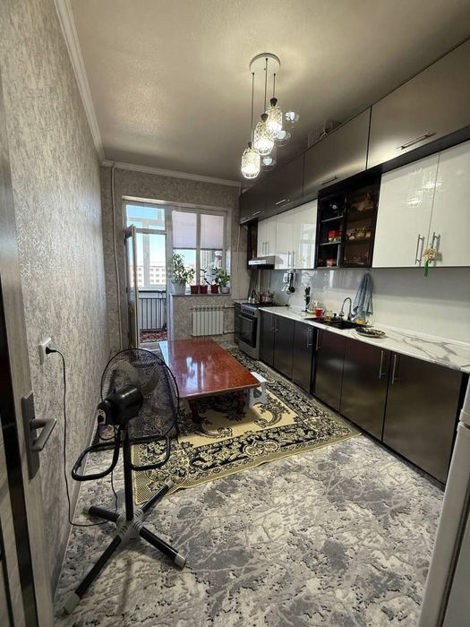 Navoiy shahrida arthaus domidan 2 xona uyimiz sotiladi arzon narxda