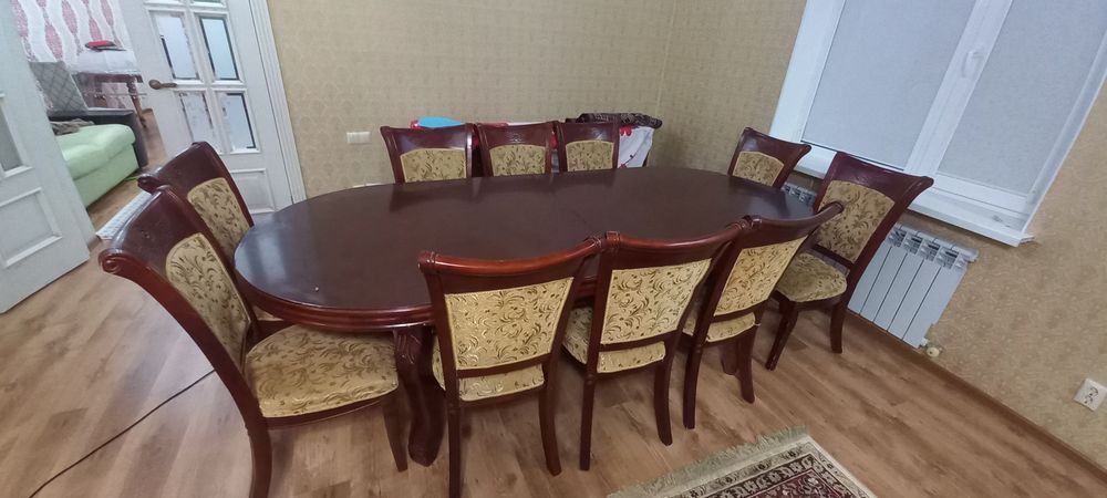 Стол и 12 стульев