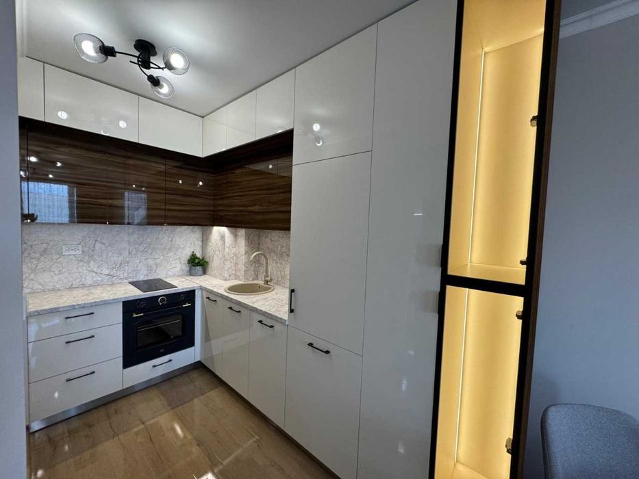 Продава се Двустаен апартамент в Пловдив, Център - 58 кв.м за 2725 €/кв.м - Снимка #4