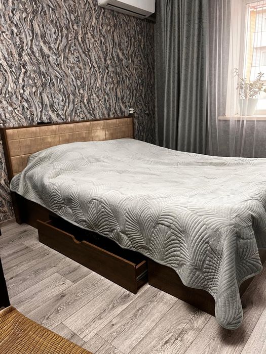 В хорошем состоянийй 2 шкафчика,продаём послостью с матрасом.торо