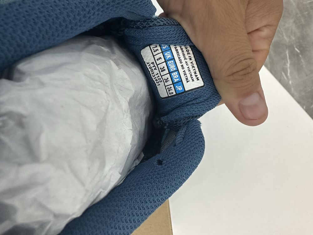 Adidasi alergare Mizuno ( nike , dama , adidas )