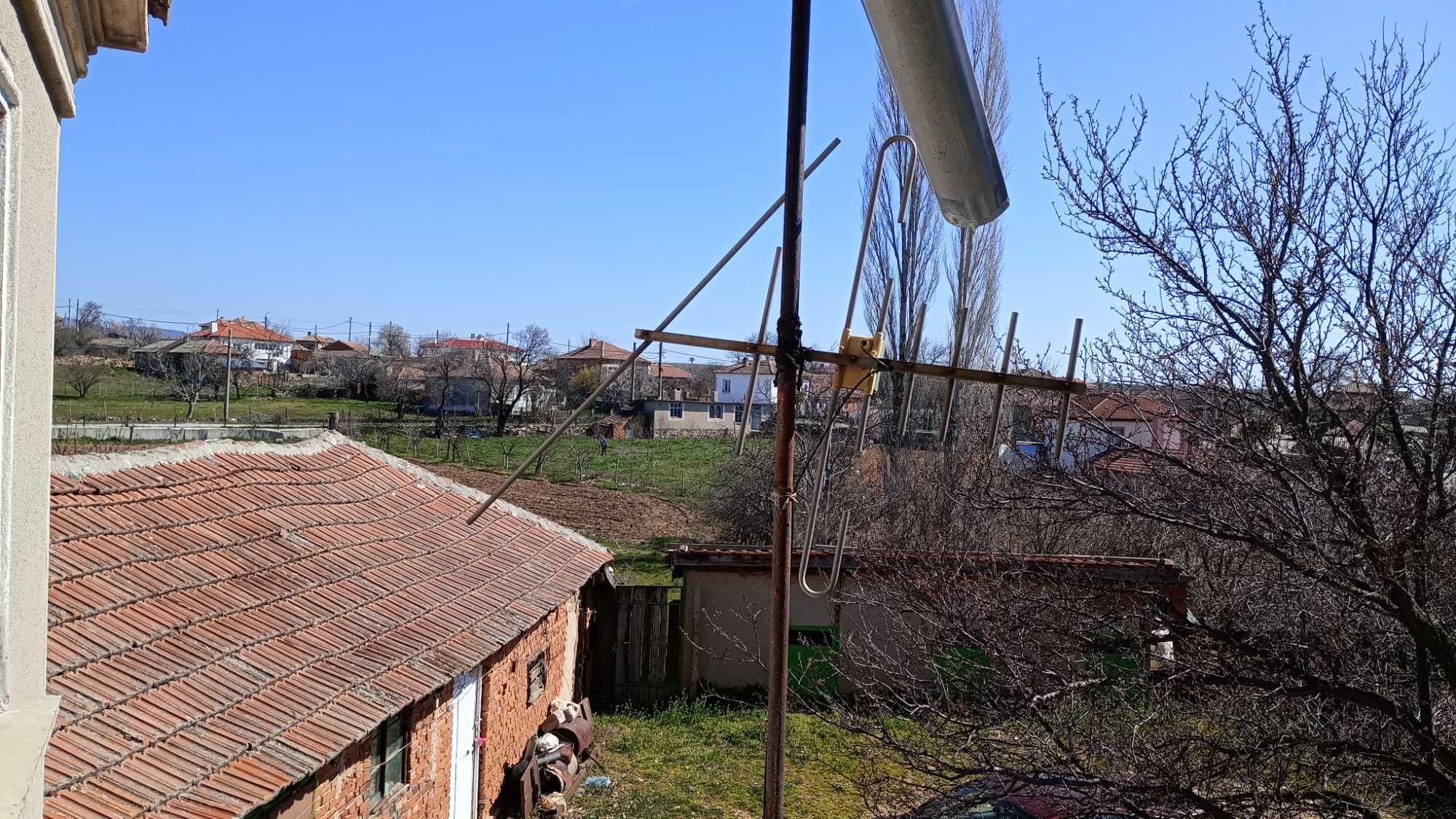 Продавам двуетажна къща с 3300 кв. м. с. Младиново, общ. Свиленград