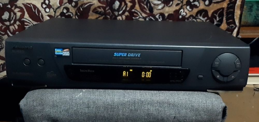 Vând videorecorder panasonic stereo 6 head