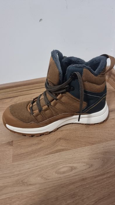 Ghete Quechua Dechatlon barbati / baieti marimea 39, ca noi