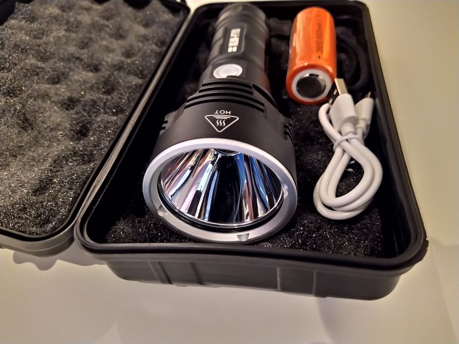 Lanterna vanatoare de mare putere XLM-P70 cu acumulator 26650 OFERTA!