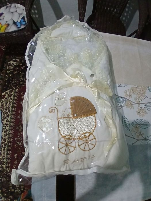 Radomda opchiqish uchun chaqaloq orridigan kanvert .