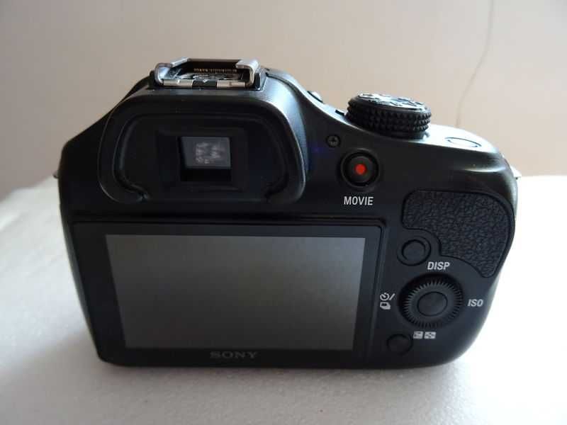 Sony a3000 - тяло (20 MP, безогледален, Sony E mount)