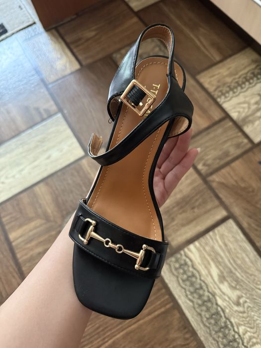 Продам новые туфли